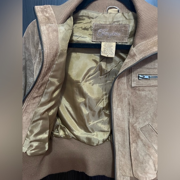 Cute brown leather jacket. - Picture 3 of 5